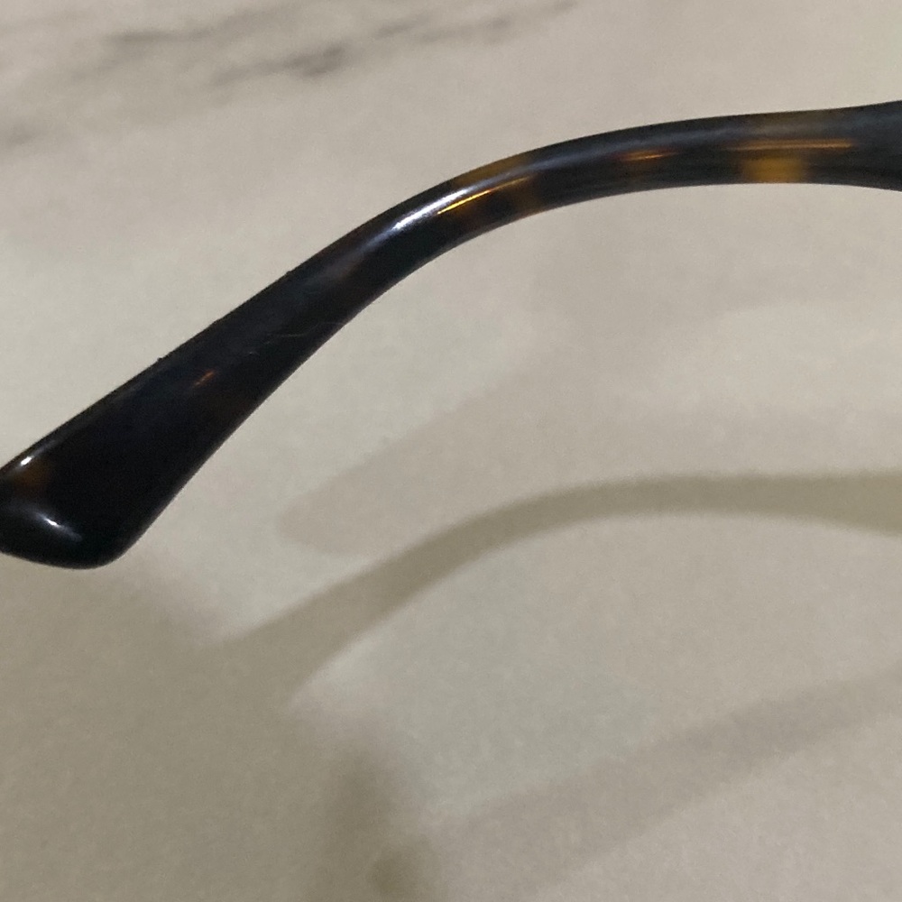 Gucci Men’s Tortoiseshell Rectangle Glasses with Gold Accents - Picture 14 of 16